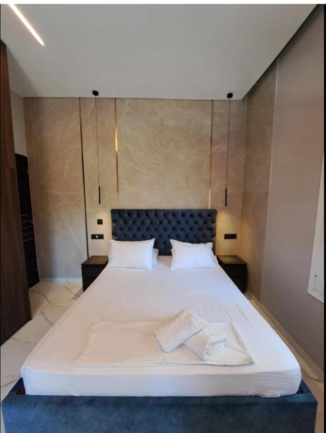 Elegant 2Br Apt Rooftop Pool & Walk To Old Town Chania  Exteriör bild